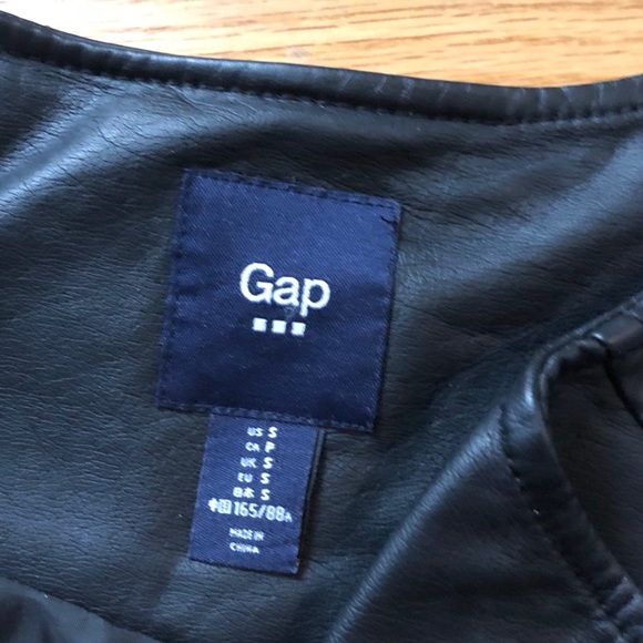 Size Small leather jacket from Gap. Worn only once - Picture 3 of 3